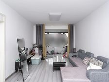 正南荣盛华府4室2厅精装修