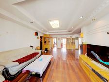 房子户型方正,格局通透。出行方便,近,生活便利