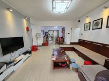 海伦堡东方精装5房,带阁楼,低价出售