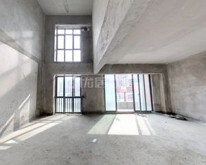 保利春天毛坯跃层顶楼复式带楼顶大花园 南明河旁