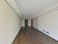 中轴线上两房,精装修,南北通!采光视野好!