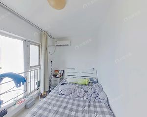 果园地铁边 05年商品房 电梯一居室 高楼层 满套