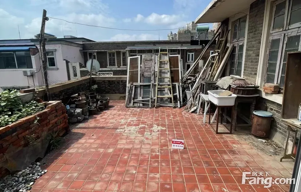 岳阳道小學 3楼公产老楼 带大露台 可贷款