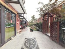 亚泰山语湖 大洋房 大花园 140多万豪华装修 拎包住户型好