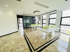 东部新城 城投大厦 335平 5隔间 新装修 房东直租