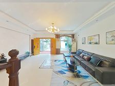 新上!联排别墅!带前后大花园!位置好!诚心出售!