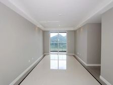 滨江次新三房,精装修三房,全屋地暖,诚心卖,看房随时