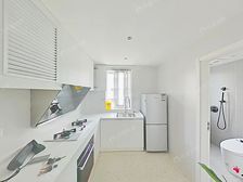 中间4楼 精装修带地暖 中间位置