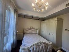 徐汇南!银都名墅豪装别墅,两面邻水,一楼带老人房,价格可谈!