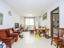 喜欢一层可以看看 出行便利沁园春景