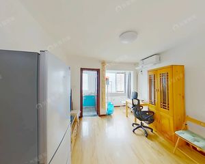 五福玲珑居北区高楼层 全南朝向正规一居 客厅卧室朝南