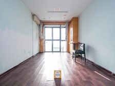 低区楼层 简装修 一门关 居住环境安静 邻近轨交 通勤便捷!