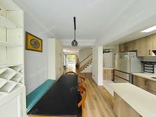 小区中间位置,采光无遮挡,看房方便,价可聊