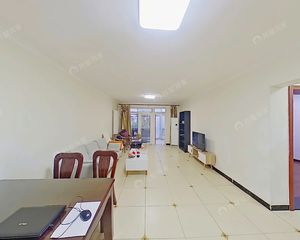 一层南北2居室,不临街,大客厅,位置安静,随时看房