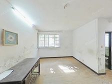 新上!一楼带大院子 小区花园位置 精装修全送 满五 近D铁