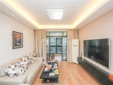 飞机户型三房,低楼层,装修不错,看房方便