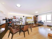 房屋是满五年,统装保养新,前排视野好