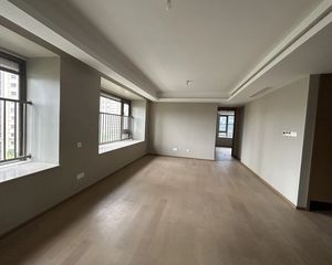 星湖湾3室2厅2卫南朝向355.0万元/套出售