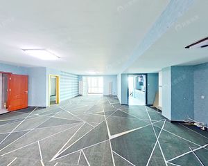 楼龄新电梯直达,满五年家庭只有一套住房,精装修