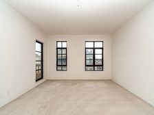 新华御湖庄园联排边户别墅 带大院子 带露台 位置安静