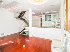 品质楼盘 抬高复式 附 带卷帘门车库 可谈