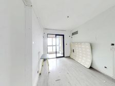 双阳台,视野贼好。诚心出售,看房子方便