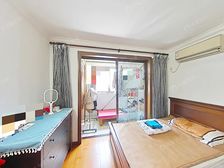 视野宽阔,前方无遮挡,南北两房,客厅有采光,三条地铁交汇