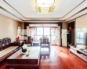 御翠尚府南北通透三居 精装中层184平户型