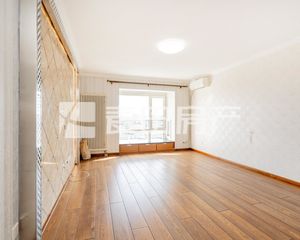 奥森公园西门 双卧客厅南向 餐客分离 高层观景 不临街