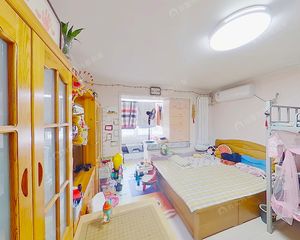 圆明园东里.中间层,南向精品一居室。
