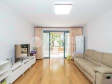 新上!50平私家花园!中心位置!精装修可拎包入住!诚售