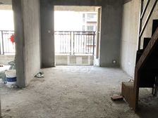 建发央著大气楼中楼 万达公馆对面