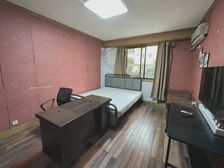 业主出国诚售 看房基本随时 附赠固定车位 诚售可谈