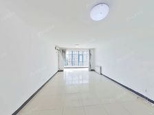 西三区地铁旁 板楼南北双卫大两居 高楼层采光视野好 看房随时