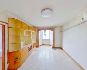 新上 芳城园 楼层好 大两居大客厅 随时看房 随时签约!!!