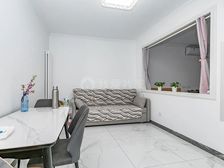 北苑望春园 小区中间楼栋 不临街 很安静 正对花园