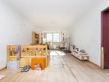 天露园一区,中间位置,商五住房,采光无遮挡,户型好!