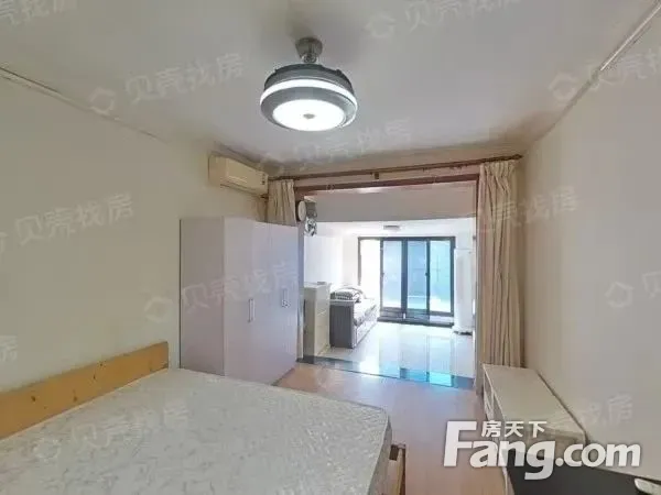 龙漕路地铁口一房明厨明卫，无中介费，智能门锁，专业维修送保洁