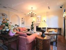 联排端户 美式精装别墅保养新 拎包入住 位置安静花园80平