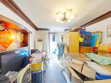 小区诚意出售的三房,看中了业主愿意见面谈,有喜欢的可以聊一下