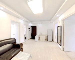 此房精装修,拎包入住,楼层好,采光视野佳