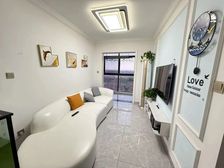 绿地精装修2房 采光视野好 20万装修