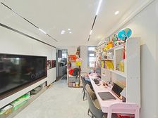 新出双南边套,户型正气大客厅,精装拎包入住。前方开阔采光无挡