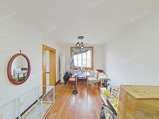 地,铁口200米,配套完善,看房方便,价,格美丽,诚心出售