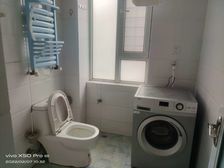 新城区大龙湖边,精装修三室两卫,业主诚售