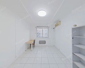 东三环 呼家楼地铁 团结湖公园东门低总价两居 满五年 有钥匙