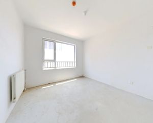 北海路名德小初电梯大三室全天采光新房出税 急售