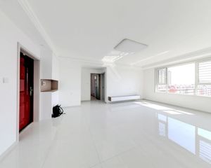 高新区精装三居室,拎包入住,出税,带地下室 急售