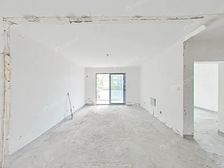 电梯三房,中间楼层,目前有租客,房东在国外,诚意出售