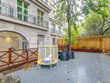 花园比房子面积还要大的大两居 新装修保养好 地铁房小区